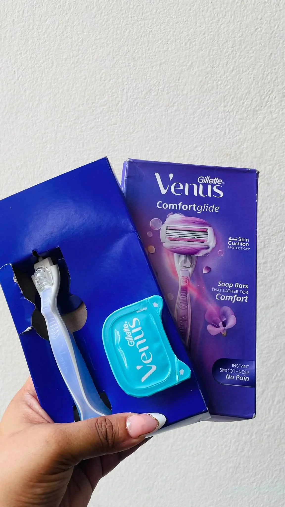 Venus ComfortGlide Avocado Women's Razor image 3