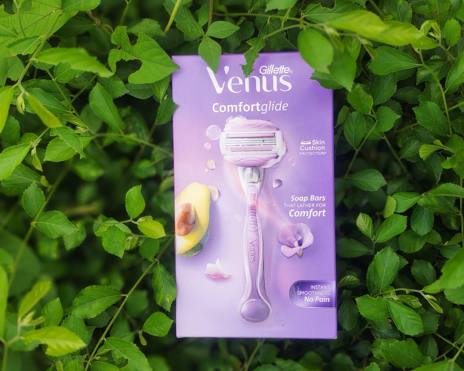 Venus ComfortGlide Avocado Women's Razor
