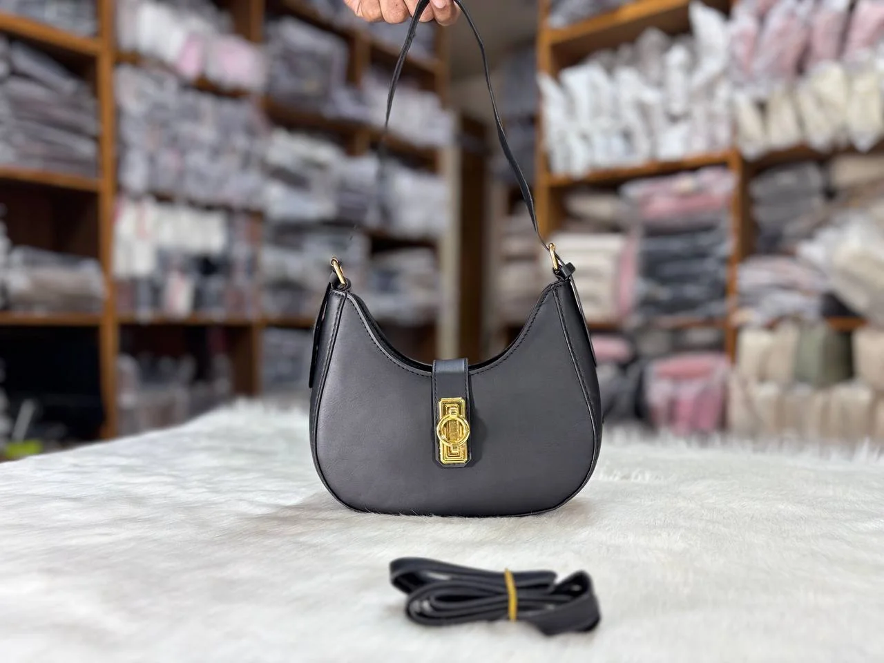 Ladies shoulder bag image 5