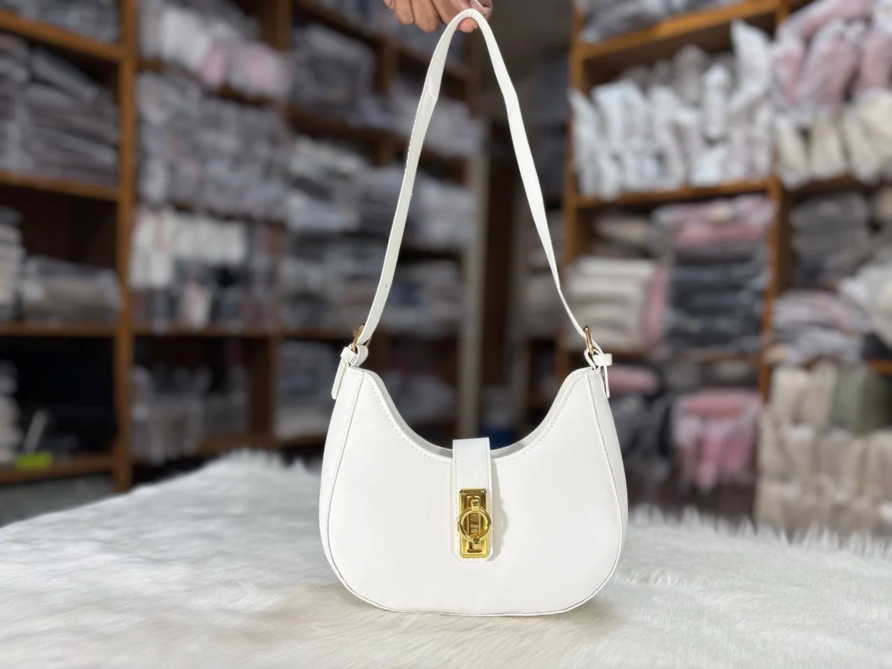 Ladies shoulder bag image 3