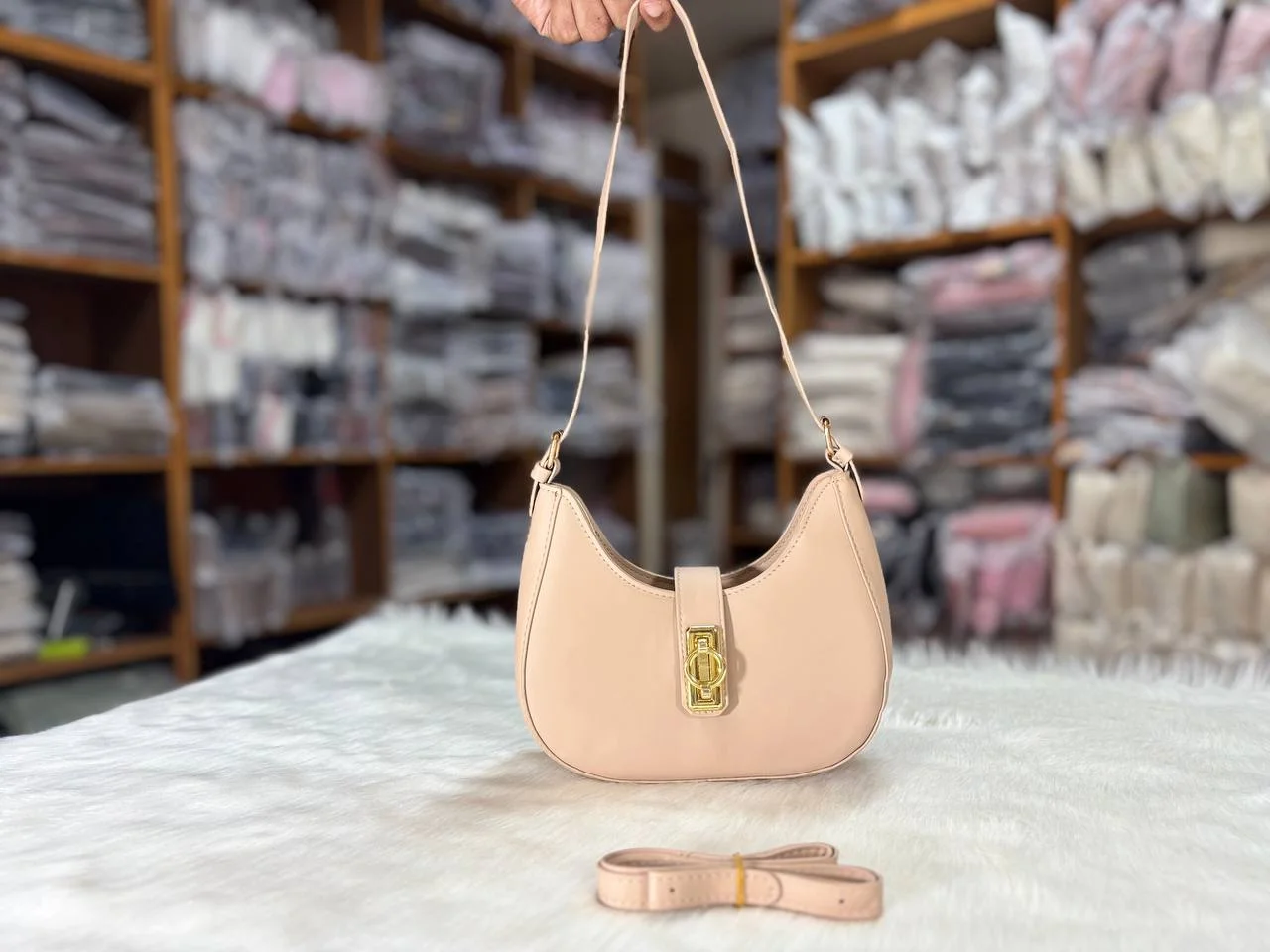 Ladies shoulder bag image 6