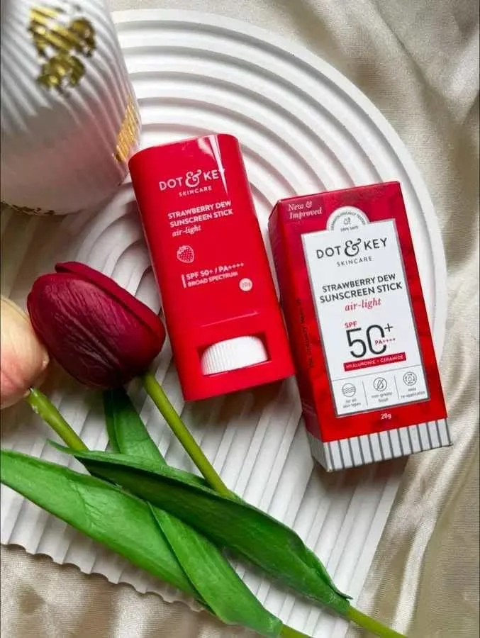 Dot & Key Strawberry Dew Sunscreen Stick SPF 50+ PA++++.