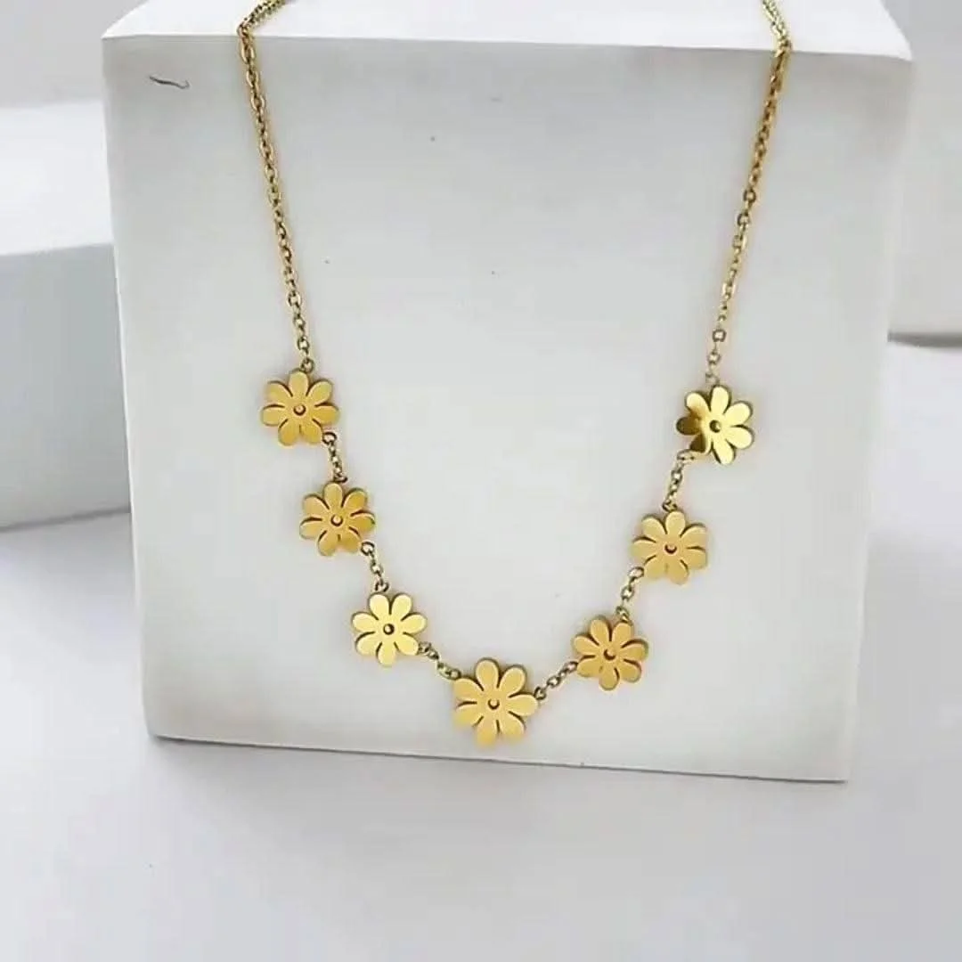 Daisy Flower Necklace for Women | Elegant Floral Pendant Necklace image 2