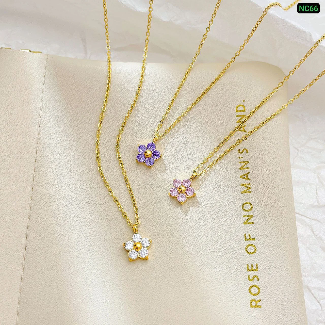 High Quality Zircon Flower Necklace for Women | Gold-Tone Pendant Necklace
