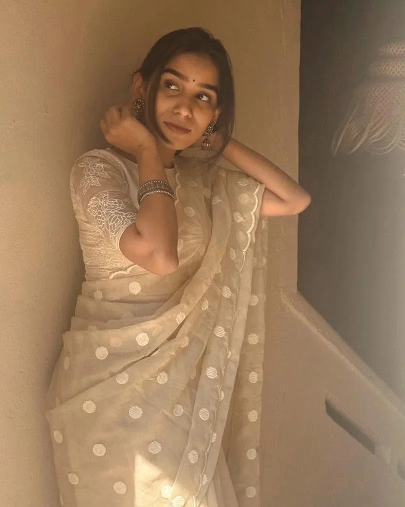 Primium Tebby Orgenza With Polka Dot Thread Work And Scalp Border
