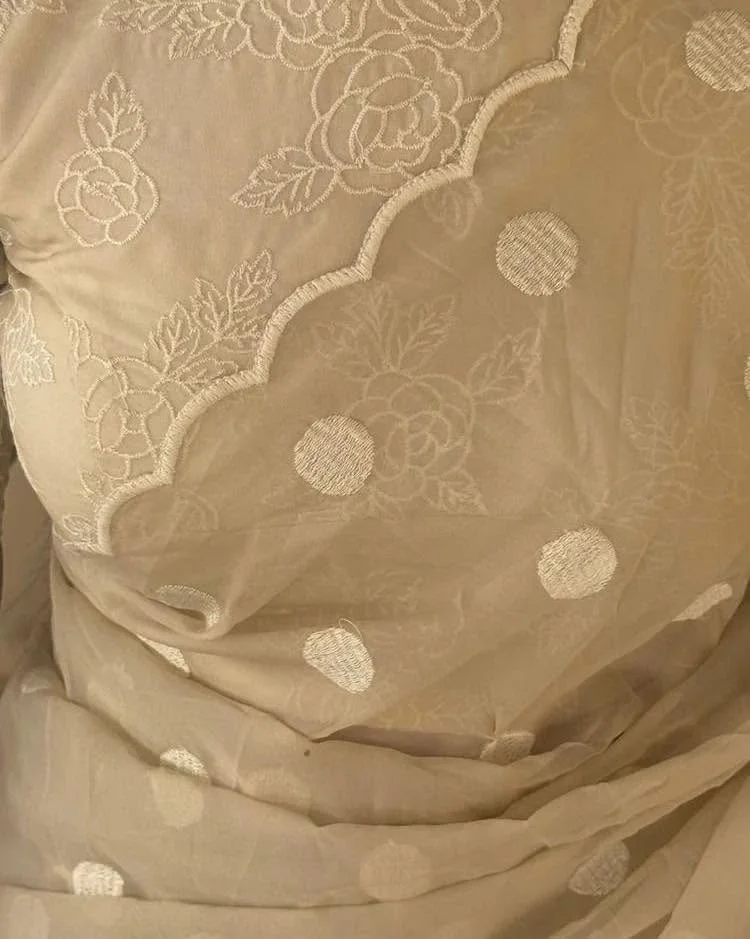 Primium Tebby Orgenza With Polka Dot Thread Work And Scalp Border