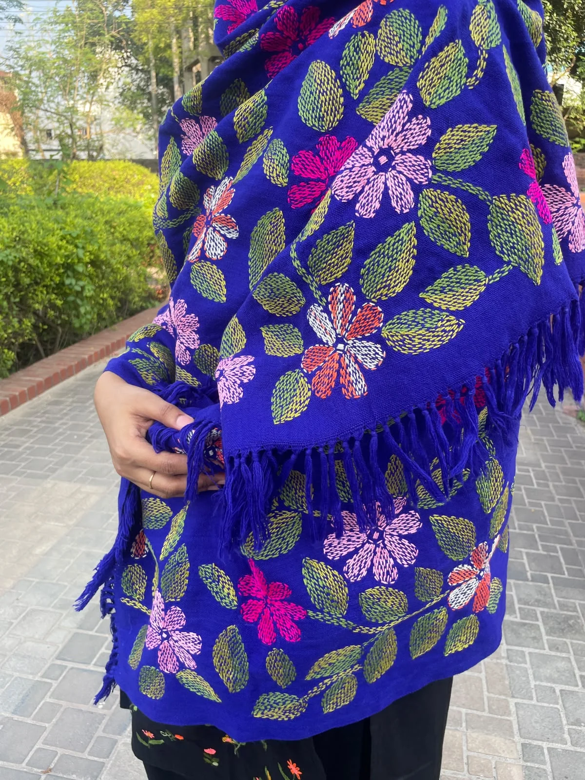 উলের রয়েল ব্লু শাল