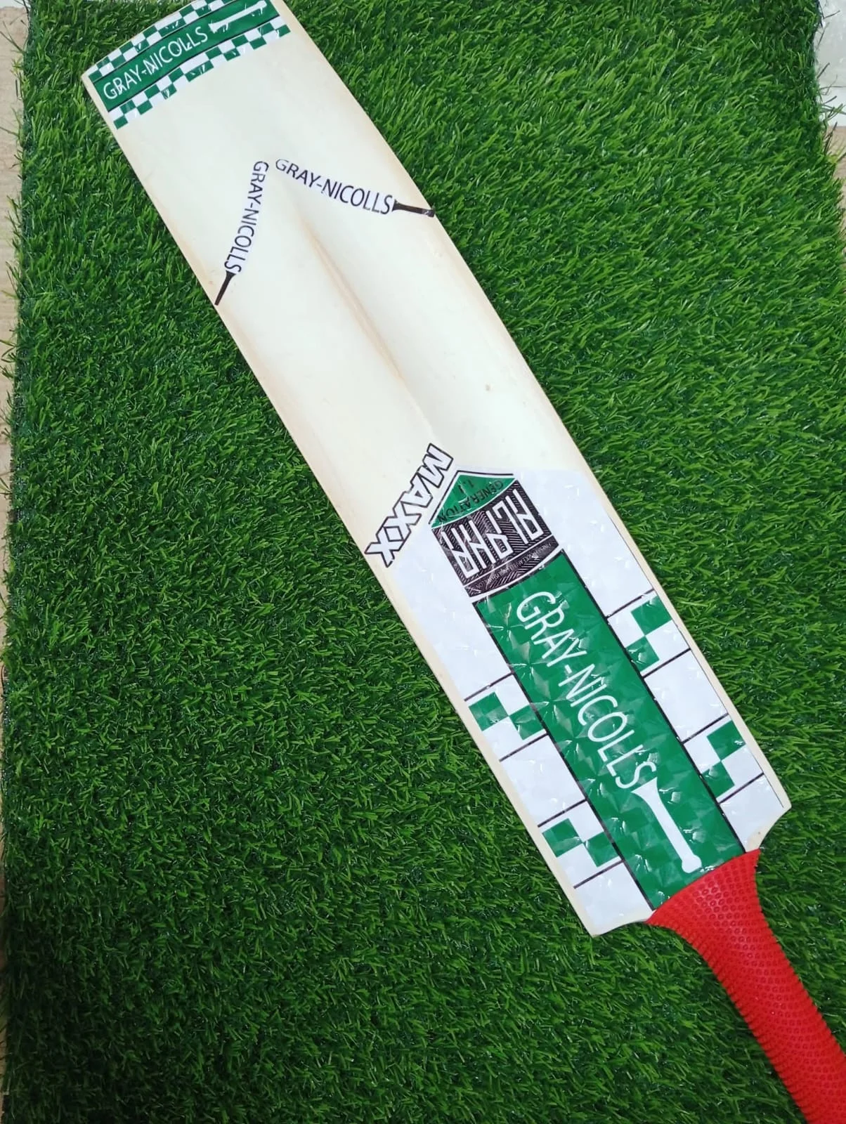 Gray-Nicolls Maxx Cricket Bat with Red Grip